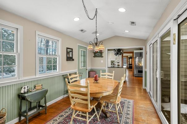 Chandelier, Dining room, Interior, Recessed Lighting, Wood Texture Flooring