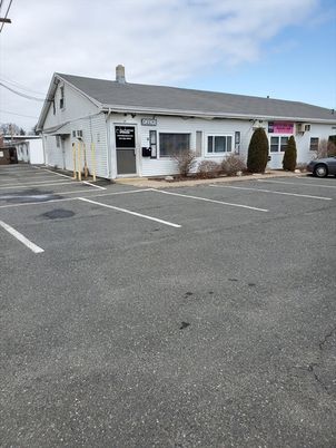 Attached, Exterior, Facade, Cape Cod