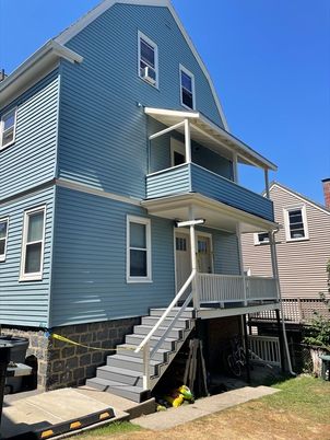 Exterior, Facade, Rowhouse
