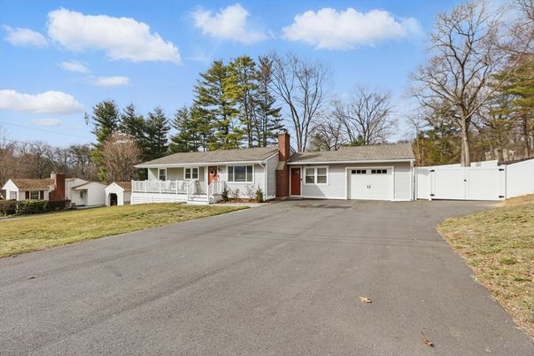 Attached, Exterior, Facade, Ranch