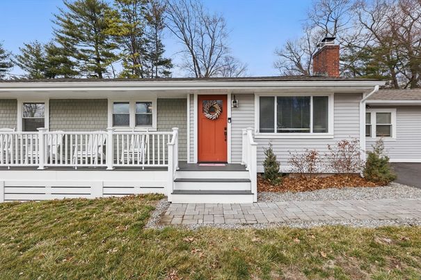 Exterior, Facade, Ranch