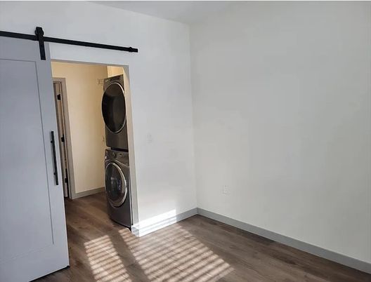 Interior, Utility Closets, Washer, Wood Texture Flooring