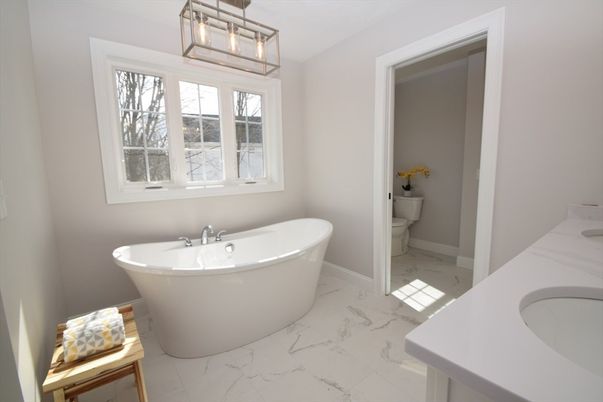 Bathroom, Free Standing Baths, Interior, Marble, Pendant Lights