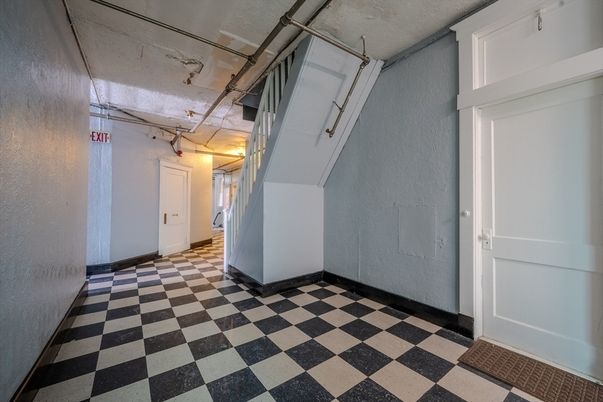 Garage, Interior