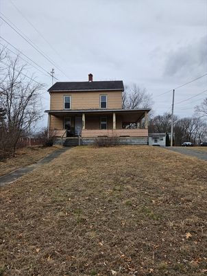 Attached, Backyard, Exterior, Facade, American Foursquare