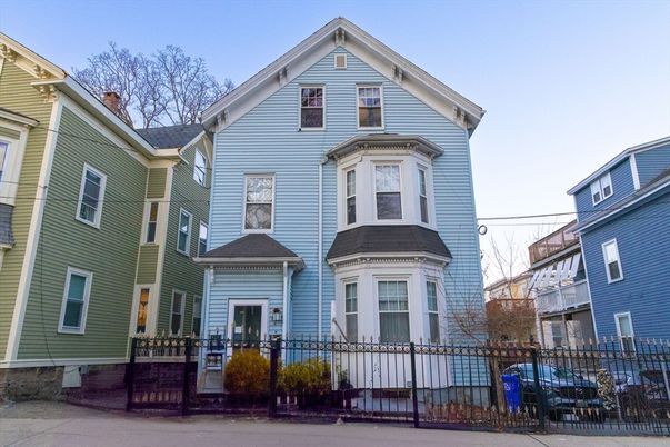 Exterior, Facade, Queen Anne Victorian