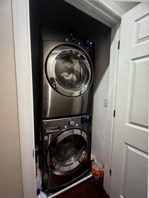 Interior, Utility Closets, Washer, Wood Texture Flooring