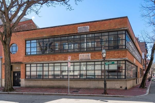Exterior, Facade, Brick Facade, Rowhouse
