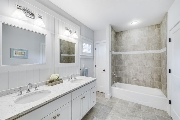 Bathroom, Dual Sink Vanities, Interior, Recessed Lighting