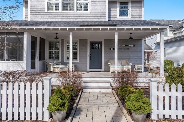 Exterior, Facade, American Foursquare
