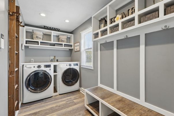 Interior, Recessed Lighting, Washer, Wood Texture Flooring
