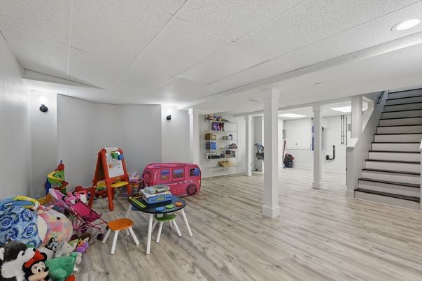 Interior, Recessed Lighting, Wood Texture Flooring