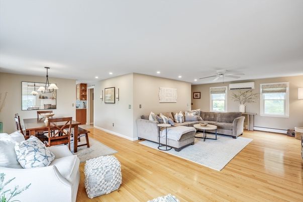 Dining room, Interior, Living room, Pendant Lights, Recessed Lighting, Wood Texture Flooring