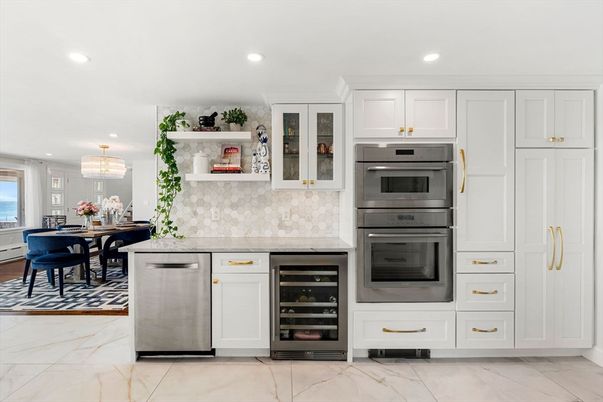 Chandelier, Dining room, Interior, Kitchen, Marble, Pendant Lights, Recessed Lighting, Stainless Steel Appliances