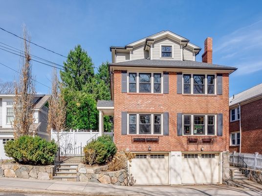 Attached, Exterior, Facade, Brick Facade, American Foursquare