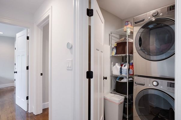 Interior, Utility Closets, Washer, Wood Texture Flooring