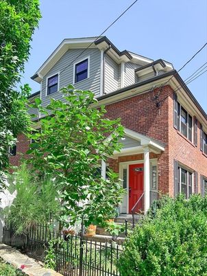 Exterior, Facade, Brick Facade, American Foursquare