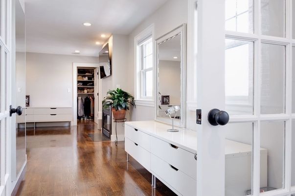 Interior, Recessed Lighting, Wood Texture Flooring