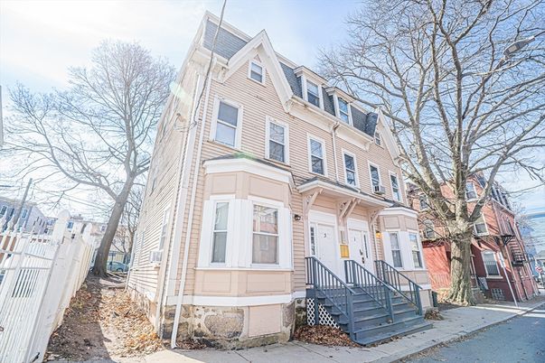 Exterior, Facade, Queen Anne Victorian