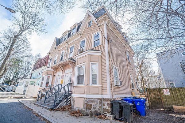 Exterior, Facade, Queen Anne Victorian
