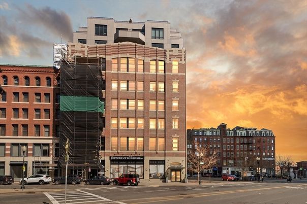 Exterior, Facade, Highrise
