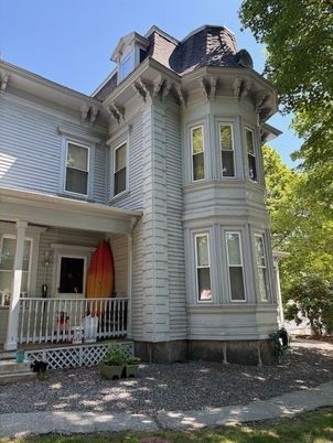 Exterior, Facade, Queen Anne Victorian