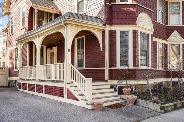Exterior, Facade, Queen Anne Victorian