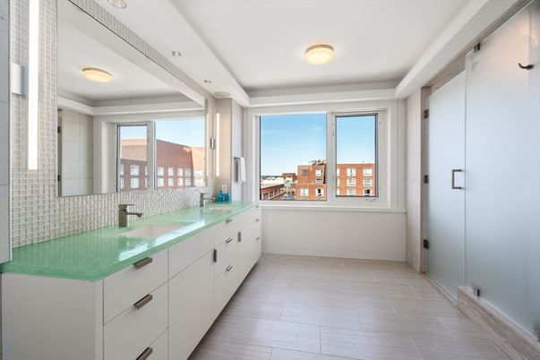 Bathroom, Interior, Recessed Lighting