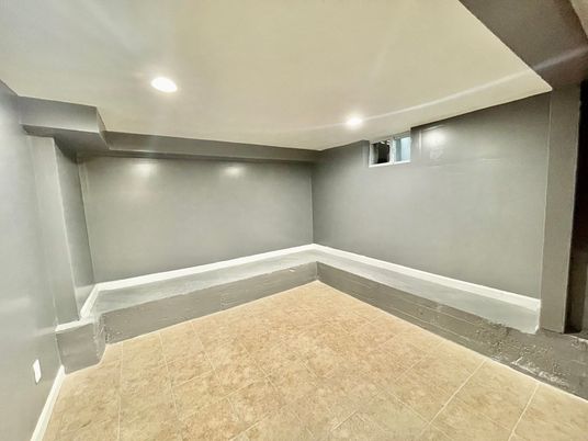 Empty room, Interior, Recessed Lighting