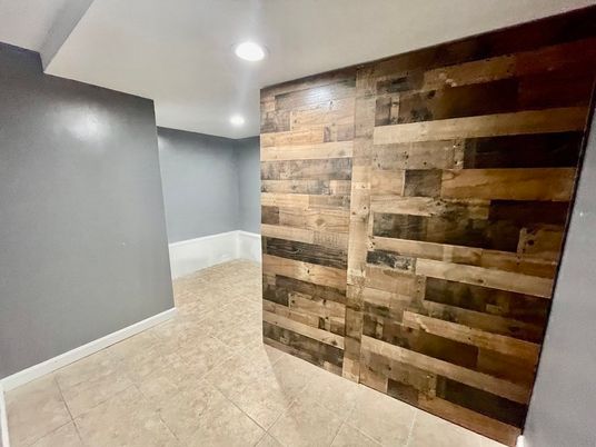Empty room, Interior, Recessed Lighting, Wooden Walls