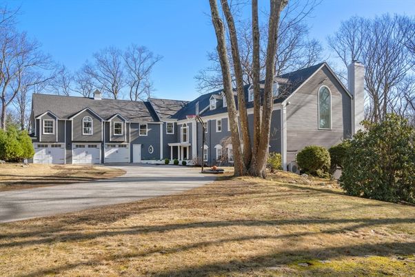 Attached, Exterior, Facade, Cape Cod
