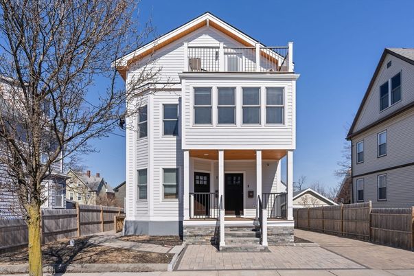 Exterior, Facade, Queen Anne Victorian