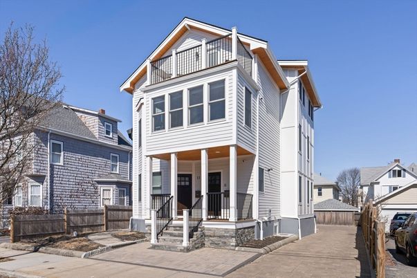 Exterior, Facade, Queen Anne Victorian
