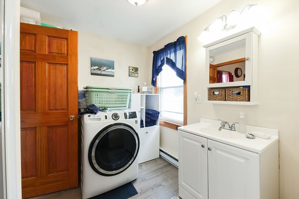 Interior, Washer, Wood Texture Flooring