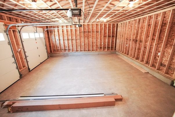 Garage, Interior, Wooden Beams