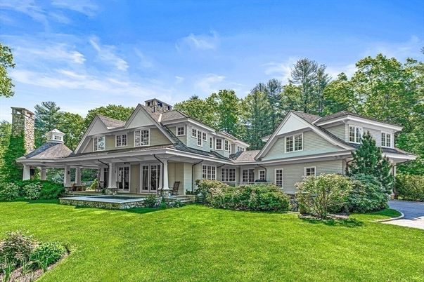 Backyard, Exterior, Facade, Queen Anne Victorian