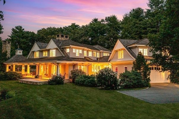 Attached, Exterior, Facade, Queen Anne Victorian