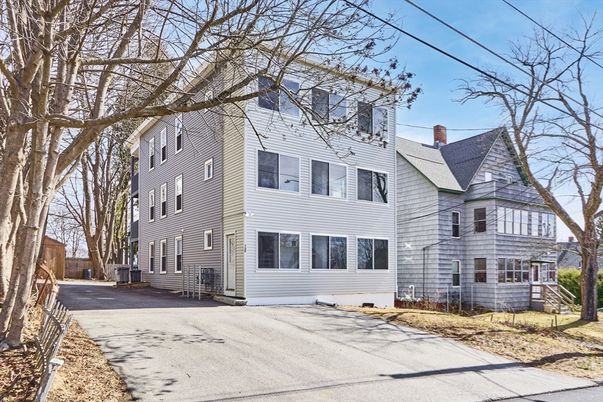 Exterior, Facade, Rowhouse