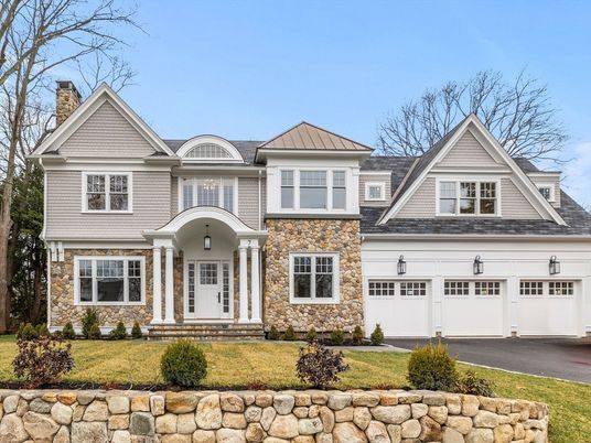 Attached, Exterior, Facade, Farmhouse