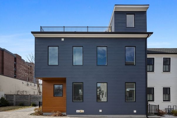 Exterior, Facade, Modern
