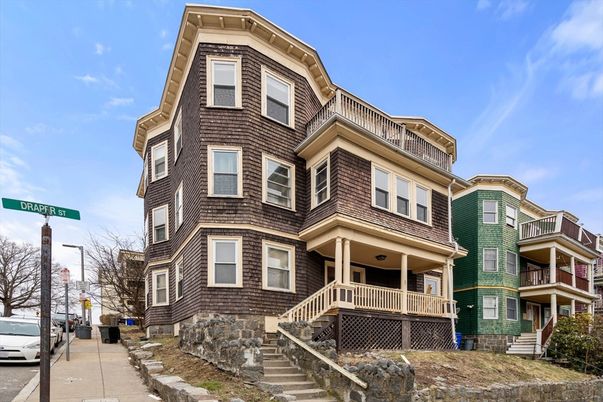 Exterior, Facade, Queen Anne Victorian