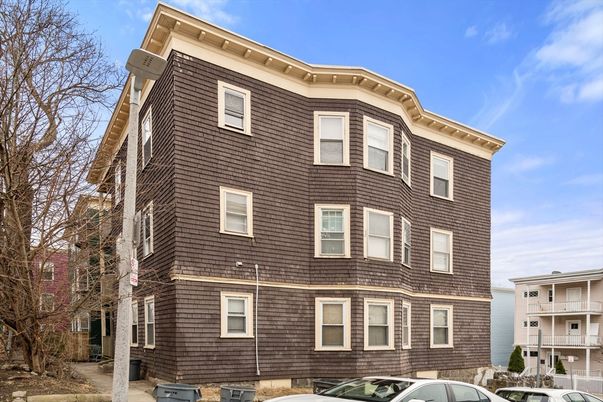Exterior, Facade, Rowhouse