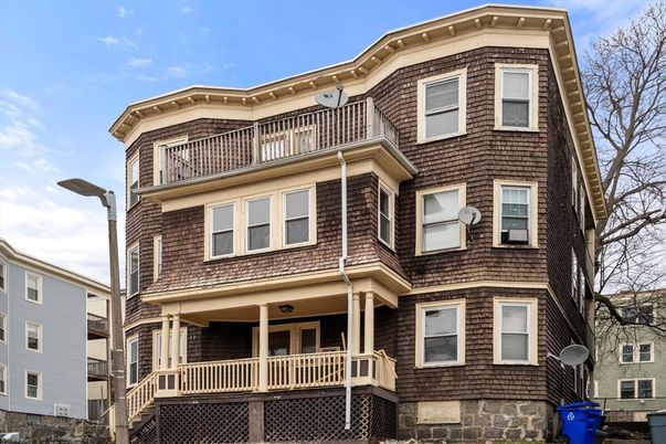 Exterior, Facade, Rowhouse