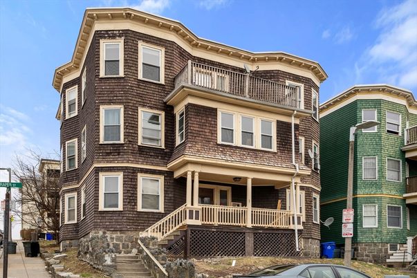 Exterior, Facade, Rowhouse