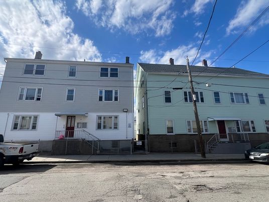 Exterior, Facade, Rowhouse