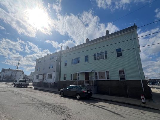 Exterior, Facade, Rowhouse