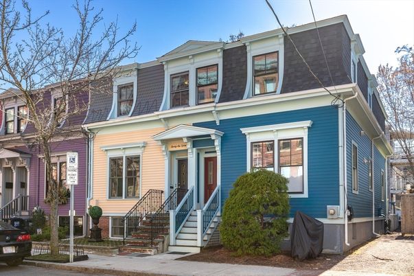 Exterior, Facade, American Foursquare