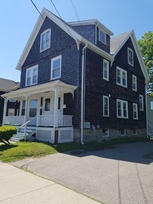 Exterior, Facade, Queen Anne Victorian