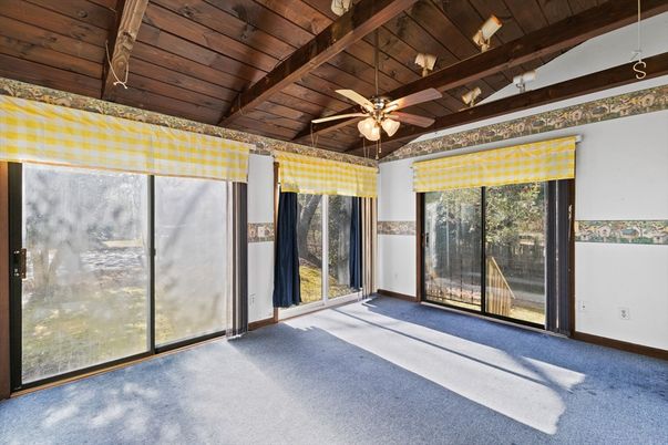 Empty room, Interior, Wooden Beams, Wooden Ceilings