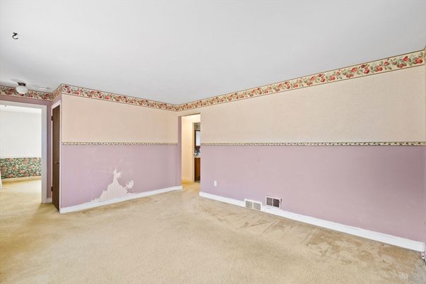 Empty room, Interior